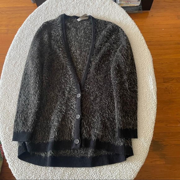 Very soft and cozy EUC cardigan. - Picture 4 of 8